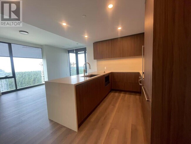 5987-5987 Wilson Ave in Burnaby, BC - Building Photo - Building Photo