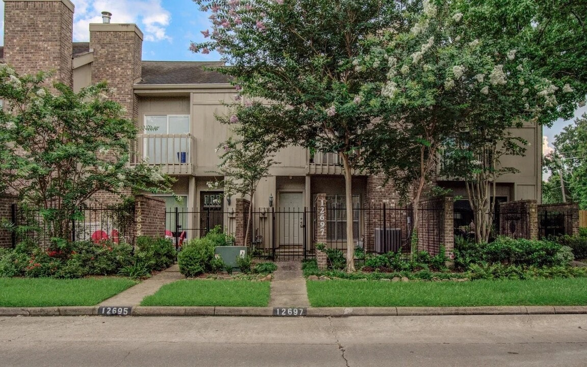 12697 Briar Patch Dr in Houston, TX - Building Photo