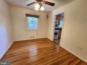 13805 Fulmer Dr in Chantilly, VA - Building Photo - Building Photo