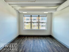 911 W Dakin St, Unit 1 in Chicago, IL - Foto de edificio - Building Photo