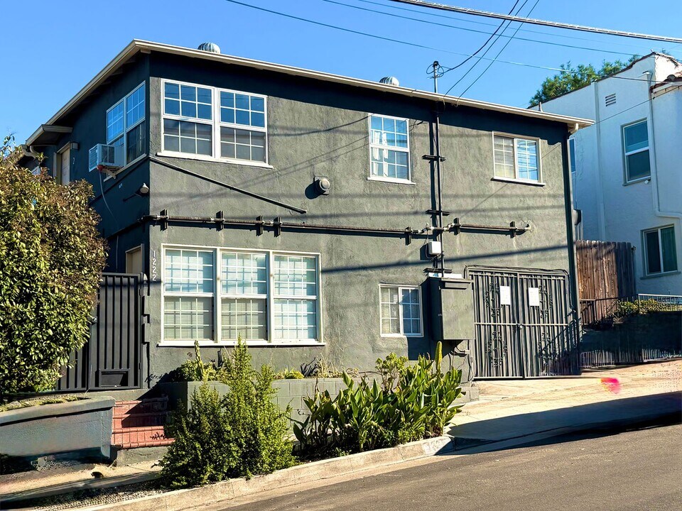 1222 N Ave 49 in Los Angeles, CA - Foto de edificio