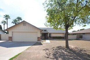 704 N Oracle Cir in Mesa, AZ - Building Photo