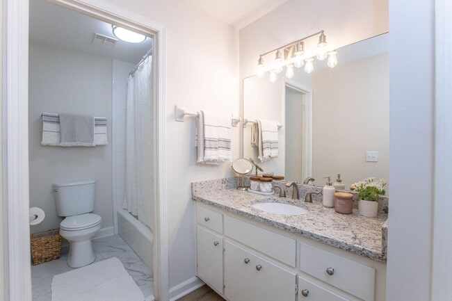 Western Hills Apartments in Nashville, TN - Foto de edificio - Building Photo