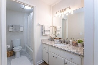 Western Hills Apartments in Nashville, TN - Foto de edificio - Building Photo