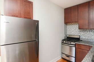 555 W Arlington in Chicago, IL - Foto de edificio - Building Photo