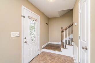 906 E Inskip Dr, Unit Right in Knoxville, TN - Building Photo - Building Photo