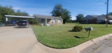 1017 Clover Ln in Oklahoma City, OK - Foto de edificio - Building Photo