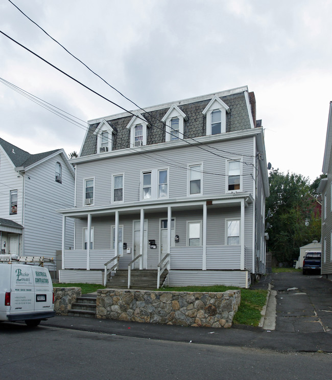 4-6 Larsen St in Norwalk, CT - Foto de edificio - Building Photo