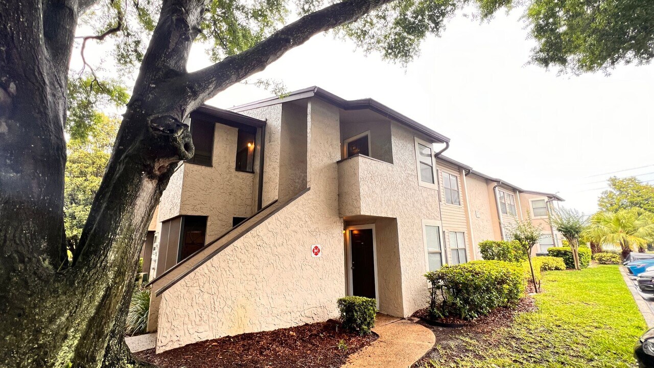 3043 Antique Oaks Cir in Winter Park, FL - Building Photo