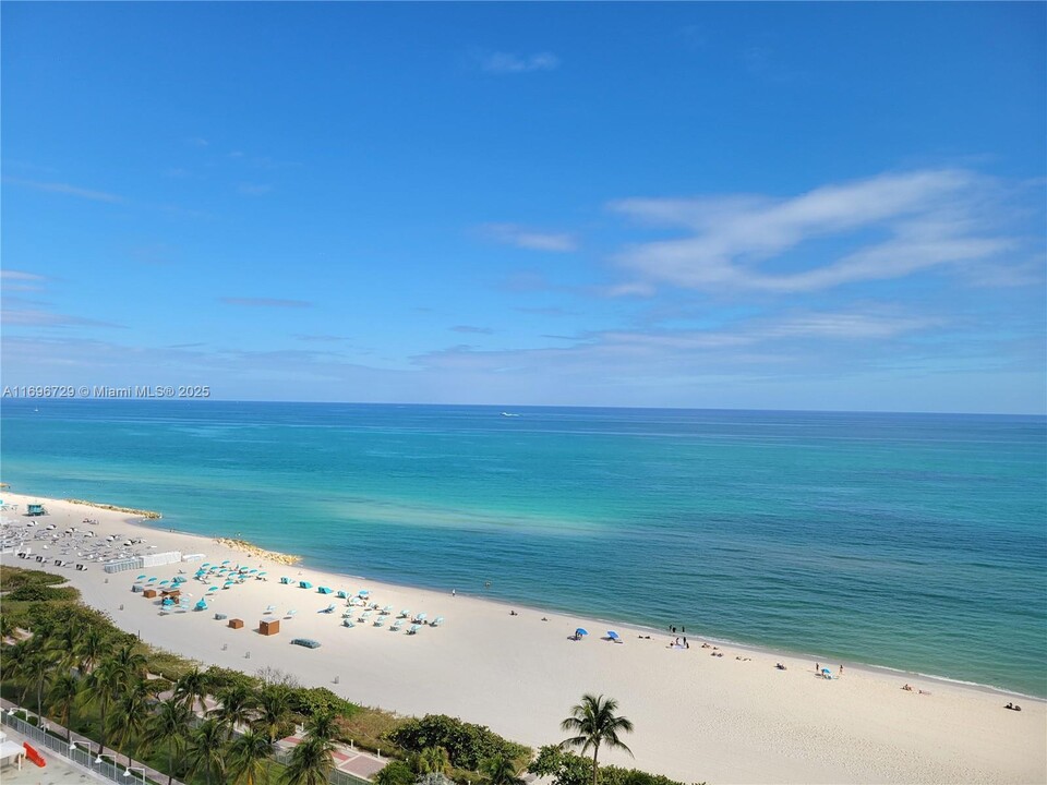 2655 Collins Ave in Miami Beach, FL - Foto de edificio