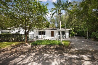 3894 Main Hwy in Miami, FL - Building Photo - Building Photo
