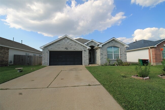 3827 Dogwood Tr in Baytown, TX - Building Photo - Building Photo