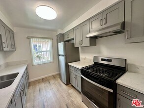 1114 S Sherbourne Dr in Los Angeles, CA - Building Photo - Building Photo