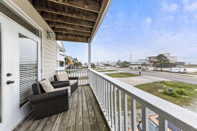 1433 W Lagoon Ave in Gulf Shores, AL - Foto de edificio - Building Photo