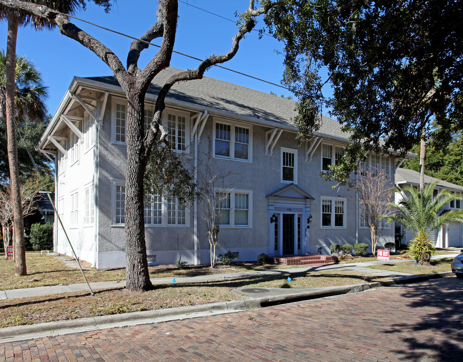 A in Orlando, FL - Building Photo