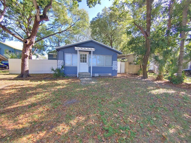 1131 Queen St N-Unit -House in St. Petersburg, FL - Building Photo - Building Photo