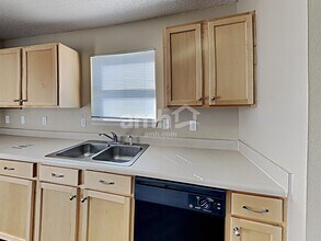 6887 Merritt Ridge Way in Avon, IN - Foto de edificio - Building Photo