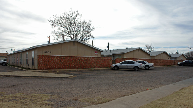 6507 Sherman Ave in Lubbock, TX - Foto de edificio - Building Photo