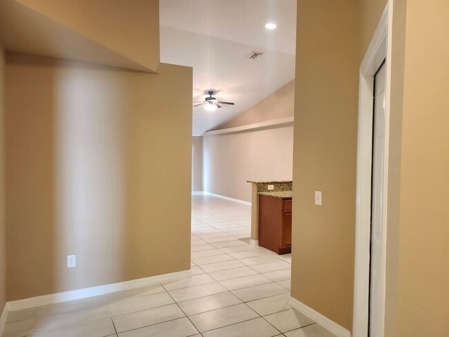 606-608 Nicholas Pkwy W in Cape Coral, FL - Building Photo - Building Photo