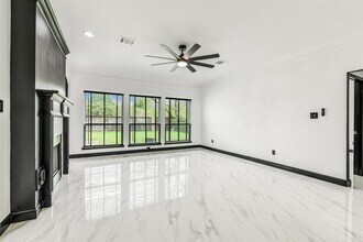 11915 Helene Ct in Pinehurst, TX - Foto de edificio - Building Photo