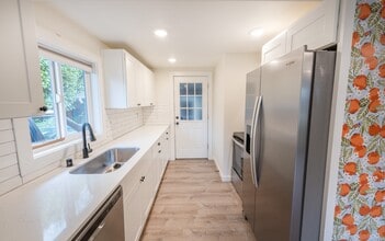 1413 SW Cambridge St in Seattle, WA - Building Photo - Building Photo