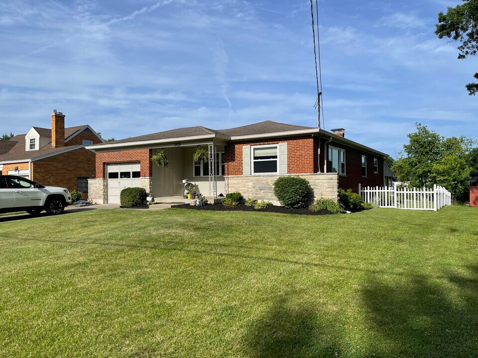 3428 Harwinton Ln in Cincinnati, OH - Building Photo