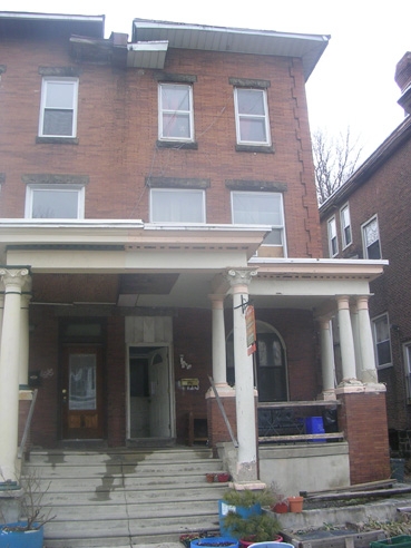 4913 Warrington Ave in Philadelphia, PA - Foto de edificio