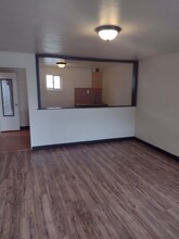 309 E 3rd Ave in Moses Lake, WA - Foto de edificio - Building Photo