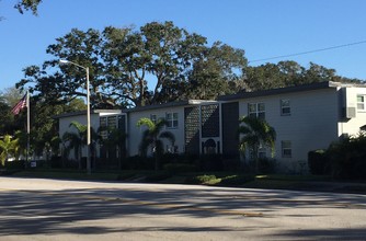 Crescent Lake Apartments in St. Petersburg, FL - Building Photo - Other