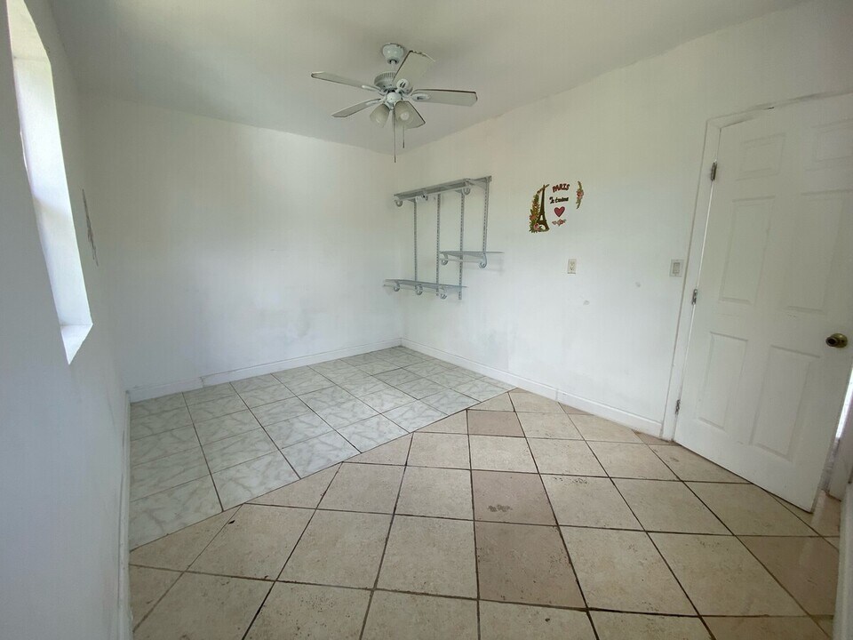 115 NE 192nd St in Miami, FL - Building Photo