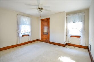 806 Wood St in Coraopolis, PA - Building Photo - Building Photo