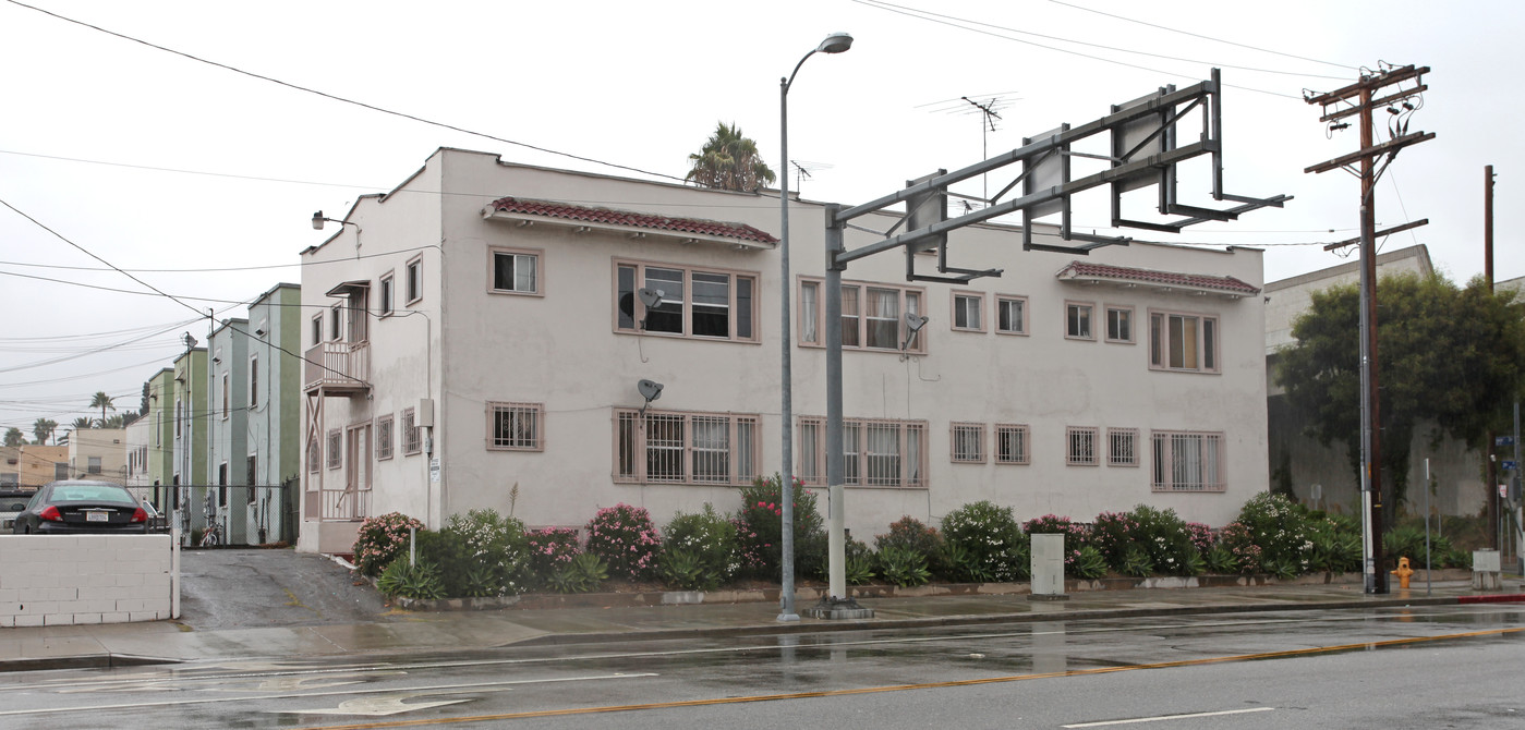 445 W 39th St in San Pedro, CA - Foto de edificio