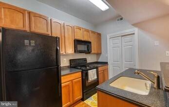 12154 Penderview Terrace in Fairfax, VA - Building Photo - Building Photo
