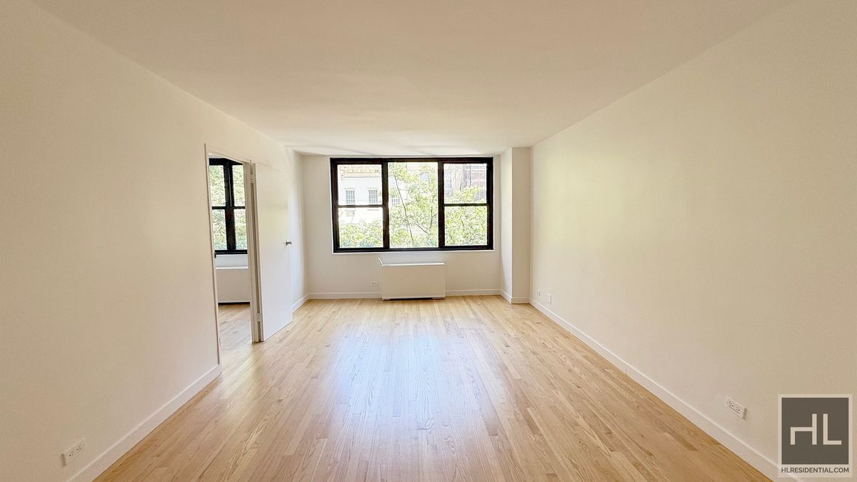 EAST 49 STREET in New York, NY - Building Photo