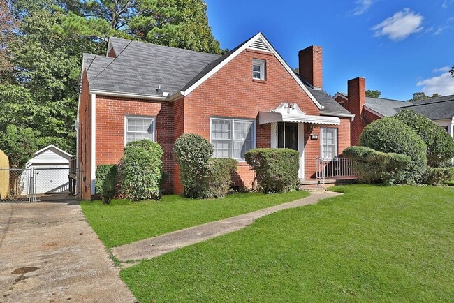 2287 Boulevard Granada SW in Atlanta, GA - Building Photo - Building Photo