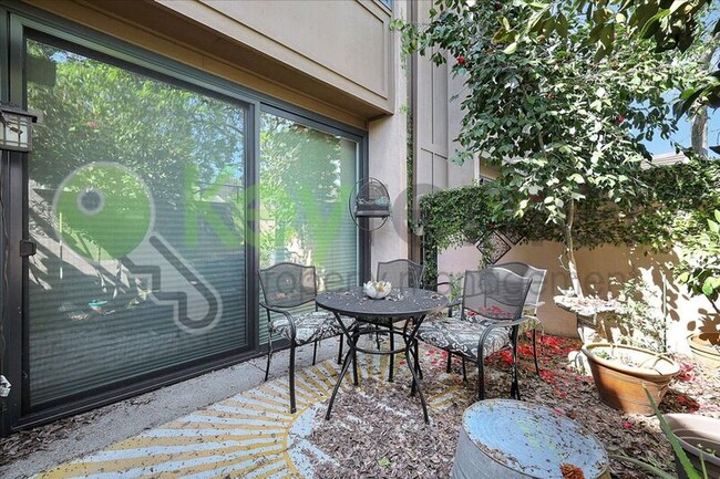 property at 2254 Woodside Ln