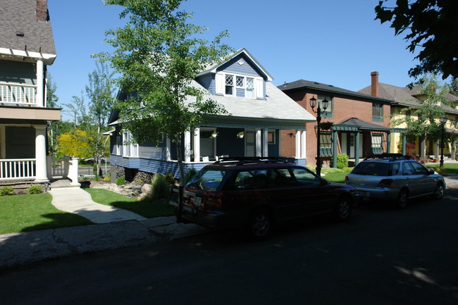 818 S Lincoln Pl in Spokane, WA - Foto de edificio - Building Photo