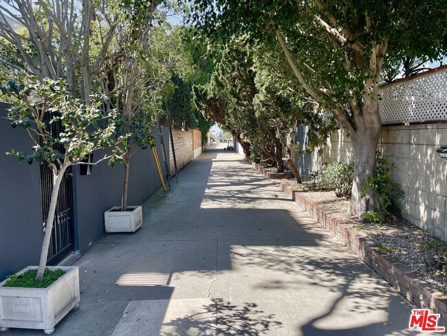 36 Anchorage St in Marina Del Rey, CA - Building Photo - Building Photo