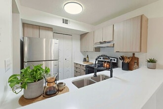 Enclave at North Point Apartments in Winston-Salem, NC - Building Photo - Building Photo