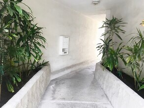 1815 Camden Ave, Unit #1 in Los Angeles, CA - Building Photo - Building Photo