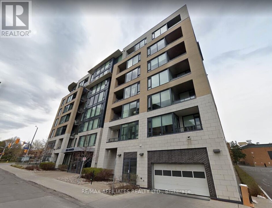 360-360 Patricia Ave in Ottawa, ON - Building Photo