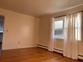 4635 Lake Ave, Unit 4635 in Rochester, NY - Building Photo - Building Photo