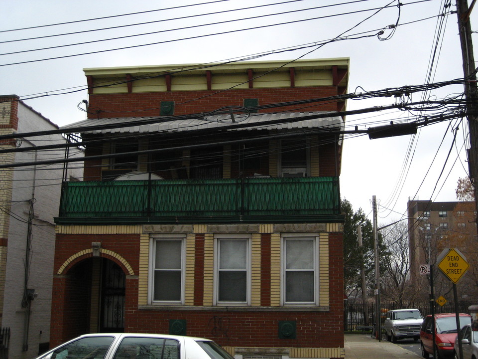 5302 102nd St in Corona, NY - Building Photo