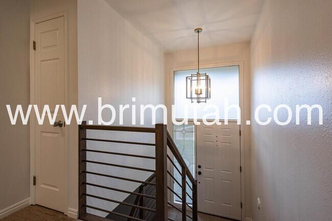 1968 Lincoln Ln in Holladay, UT - Building Photo - Building Photo