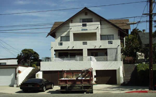 312 S Broadway in Redondo Beach, CA - Building Photo