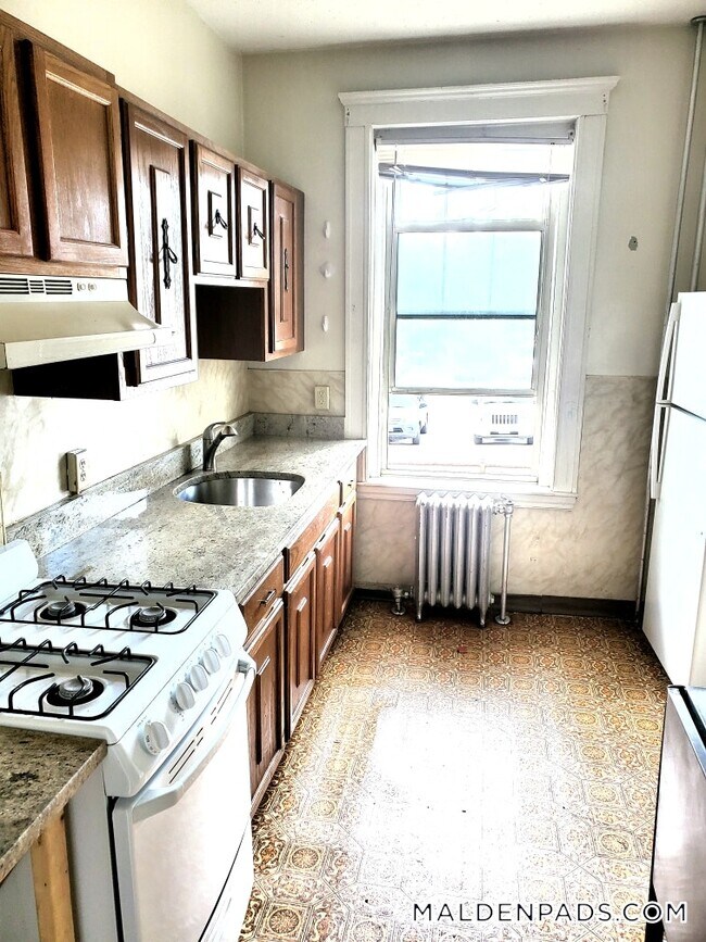 96 Maple St in Malden, MA - Building Photo - Building Photo
