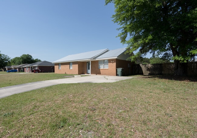 1464 Flo Zechman Dr in Hinesville, GA - Building Photo - Building Photo