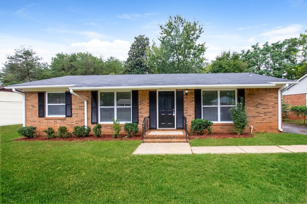 3511 Firestone Dr in Charlotte, NC - Building Photo