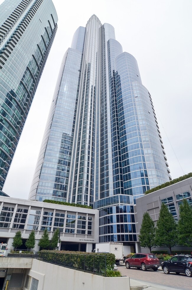 property at 1211 S Prairie Ave