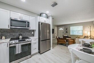 1158 7th St S in Safety Harbor, FL - Foto de edificio - Building Photo